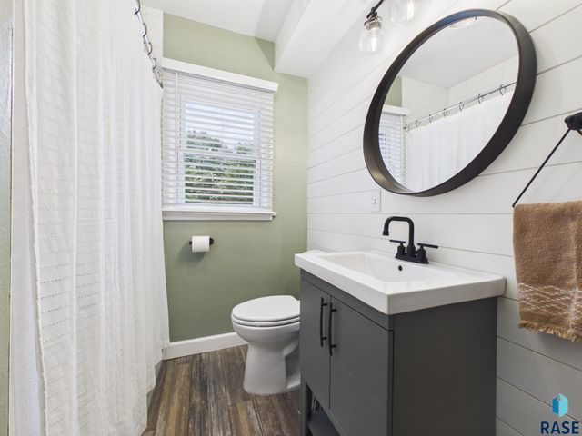1012 S Willow Ave Avenue, Sioux Falls, SD 57105