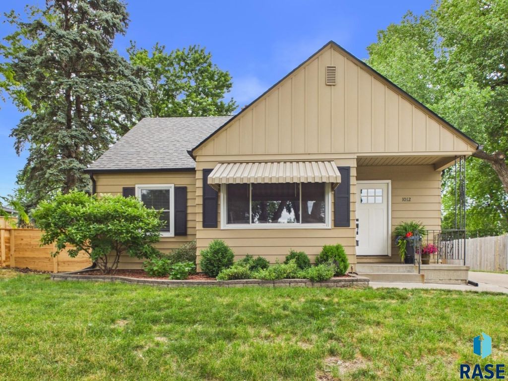 1012 S Willow Ave Avenue, Sioux Falls, SD 57105