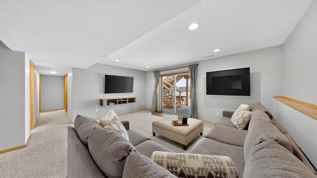 4413 35th Street NW, Rochester, MN 55901