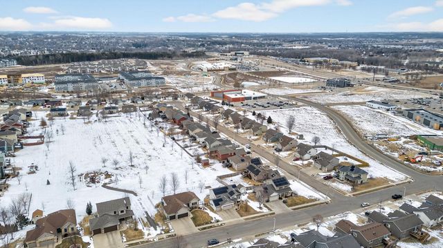 4413 35th Street NW, Rochester, MN 55901