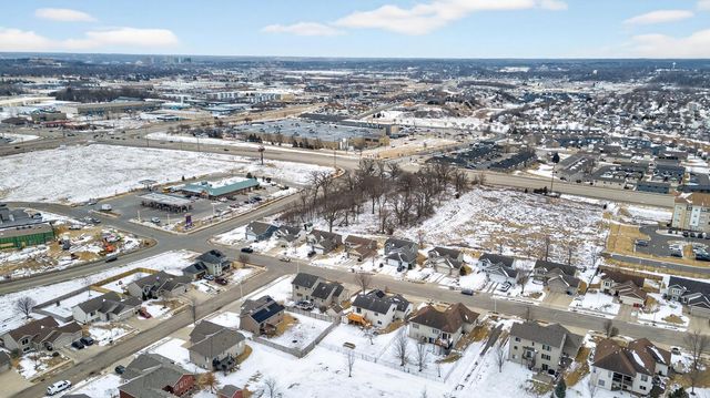 4413 35th Street NW, Rochester, MN 55901