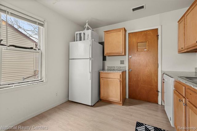 25713 Penn Street, Dearborn Heights, MI 48125