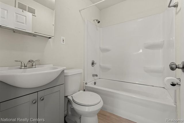 25713 Penn Street, Dearborn Heights, MI 48125