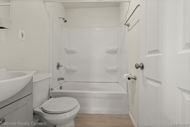 25713 Penn Street, Dearborn Heights, MI 48125