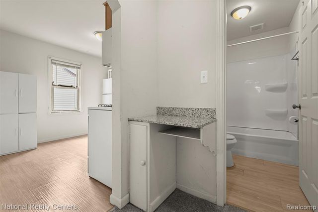 25713 Penn Street, Dearborn Heights, MI 48125