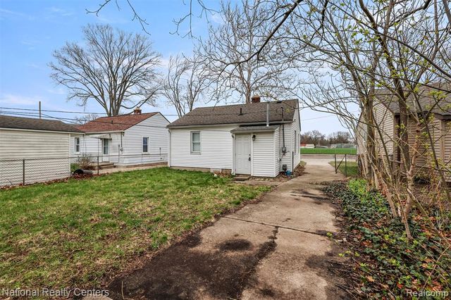 25713 Penn Street, Dearborn Heights, MI 48125