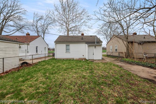 25713 Penn Street, Dearborn Heights, MI 48125