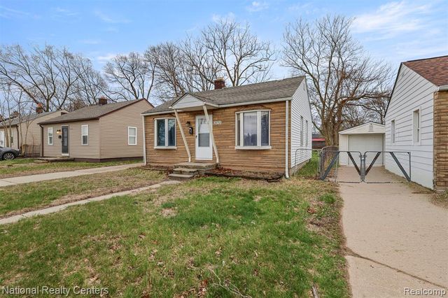 25713 Penn Street, Dearborn Heights, MI 48125