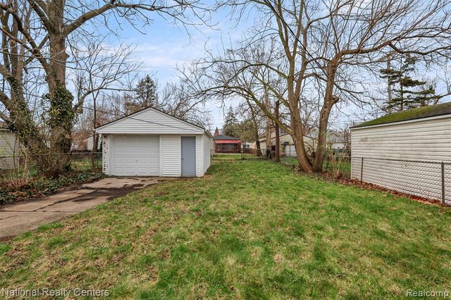 25713 Penn Street, Dearborn Heights, MI 48125