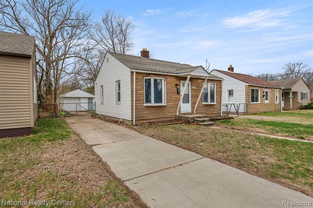 25713 Penn Street, Dearborn Heights, MI 48125