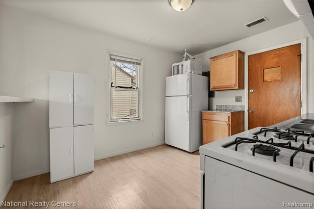 25713 Penn Street, Dearborn Heights, MI 48125