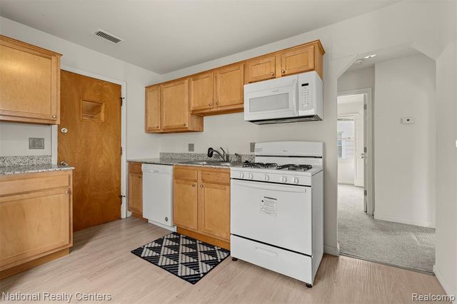 25713 Penn Street, Dearborn Heights, MI 48125