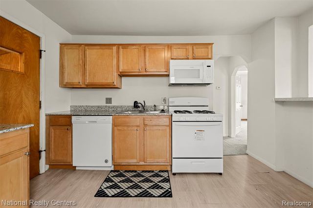 25713 Penn Street, Dearborn Heights, MI 48125