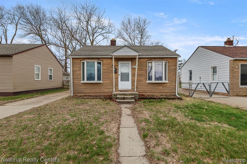 25713 Penn Street, Dearborn Heights, MI 48125