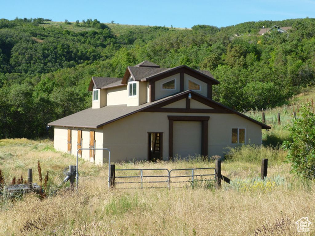 Image 12 of property listing at 5833 E OLD SNOWBASIN RD, Huntsville, UT 84317