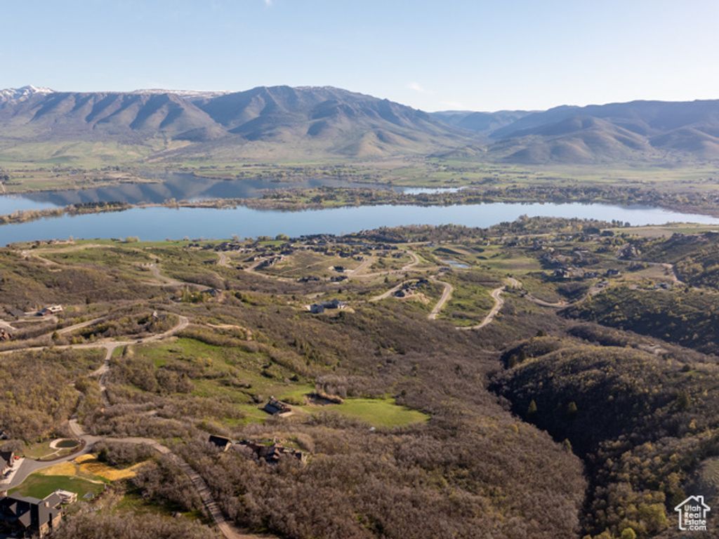 Image 4 of property listing at 5833 E OLD SNOWBASIN RD, Huntsville, UT 84317