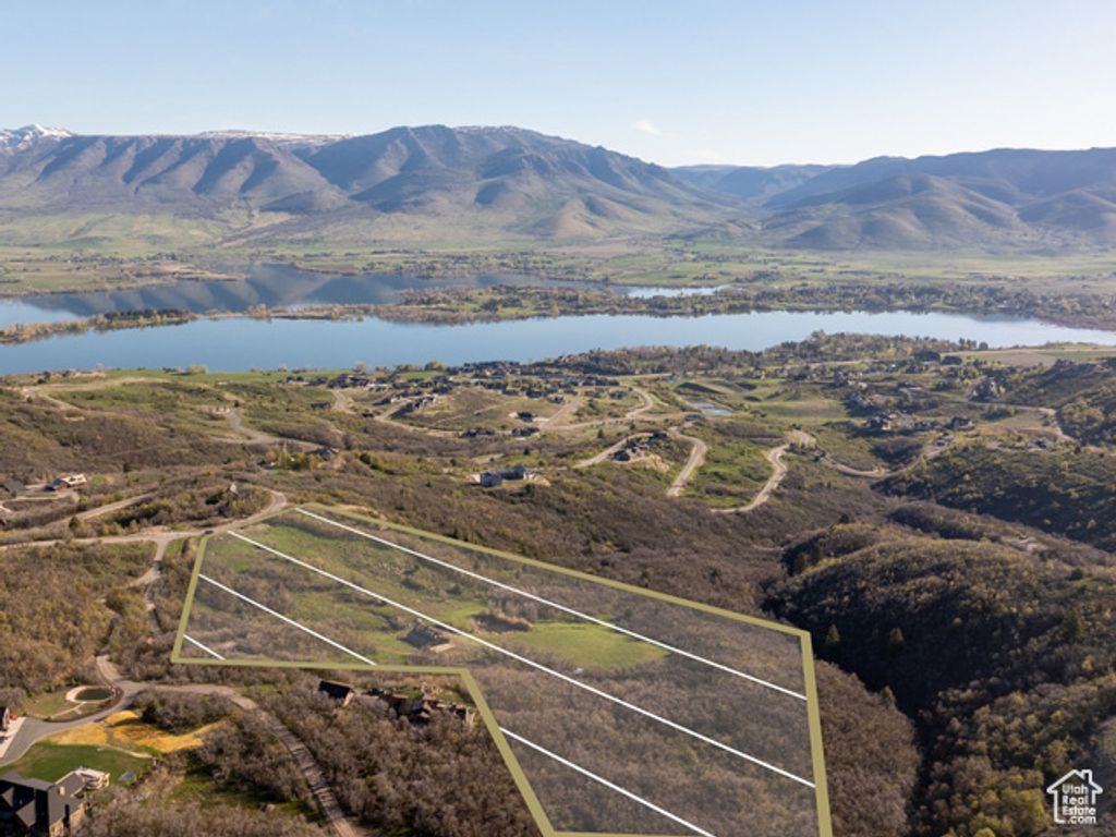 Image 5 of property listing at 5833 E OLD SNOWBASIN RD, Huntsville, UT 84317