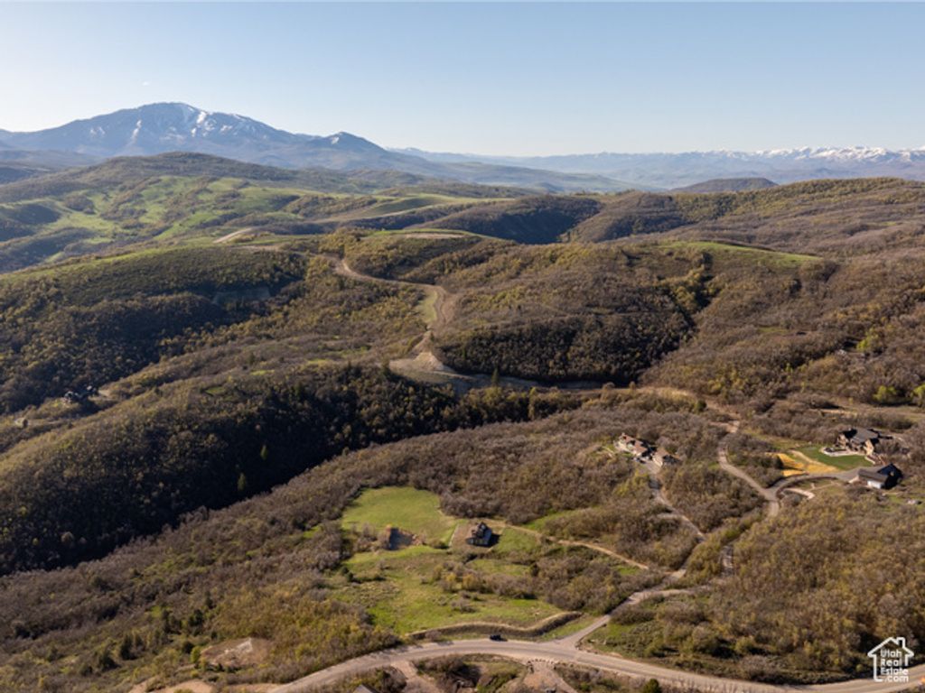 Image 6 of property listing at 5833 E OLD SNOWBASIN RD, Huntsville, UT 84317