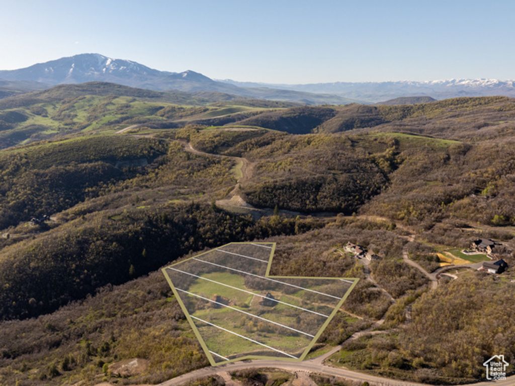 Image 7 of property listing at 5833 E OLD SNOWBASIN RD, Huntsville, UT 84317