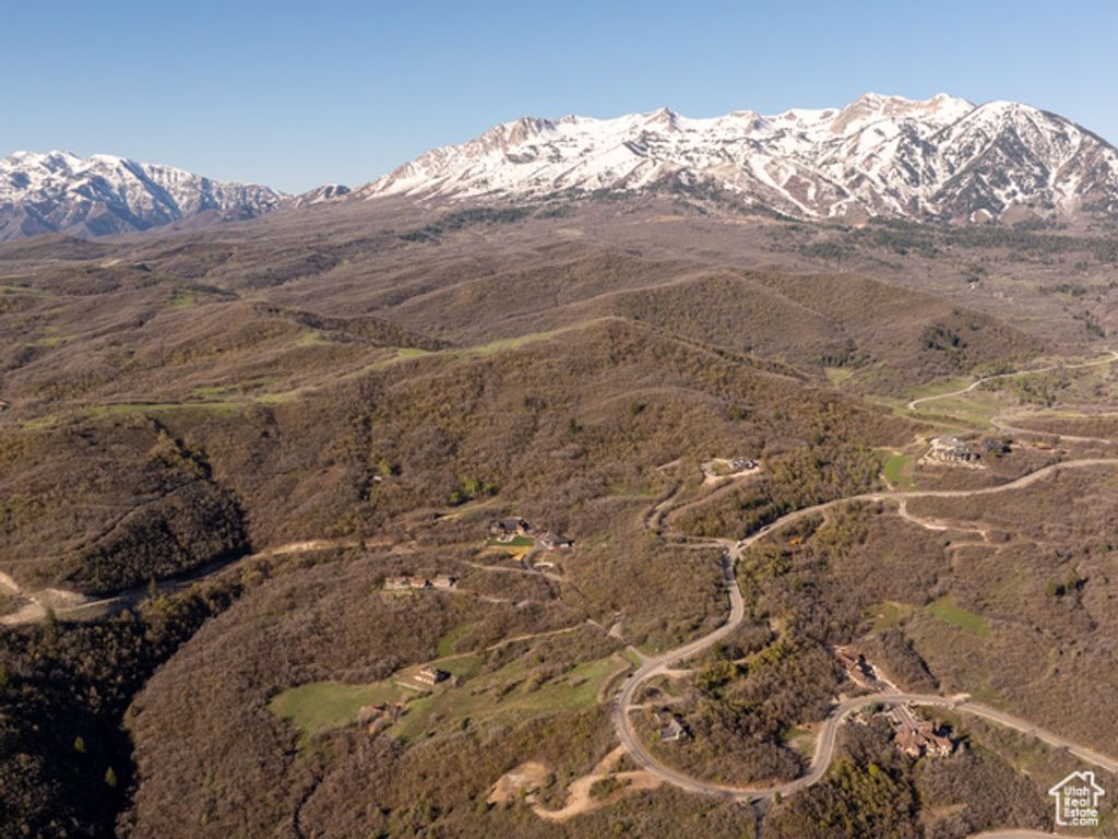 Image 8 of property listing at 5833 E OLD SNOWBASIN RD, Huntsville, UT 84317