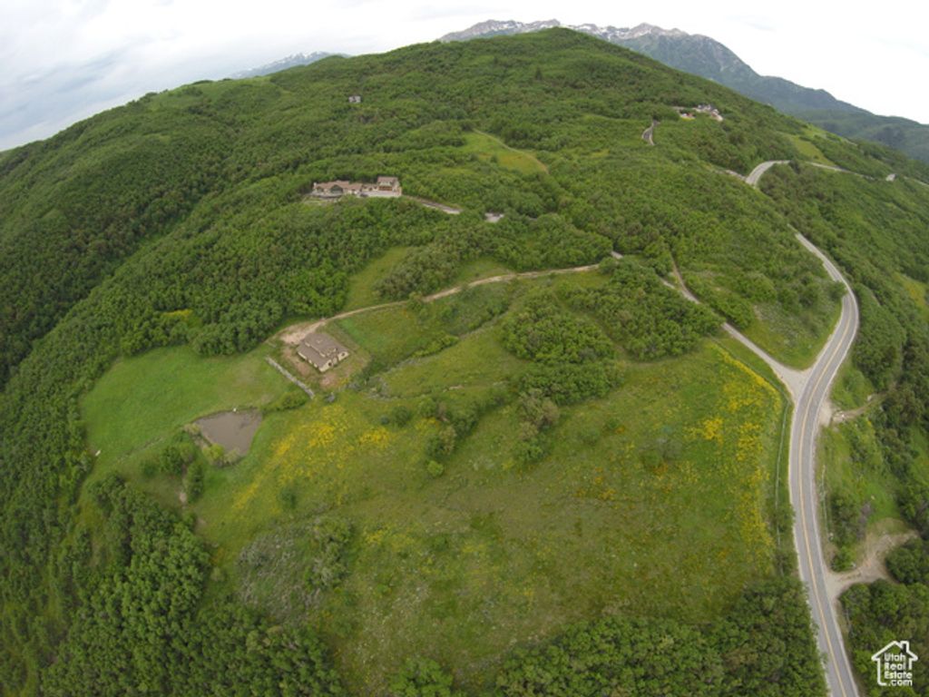 Image 9 of property listing at 5833 E OLD SNOWBASIN RD, Huntsville, UT 84317