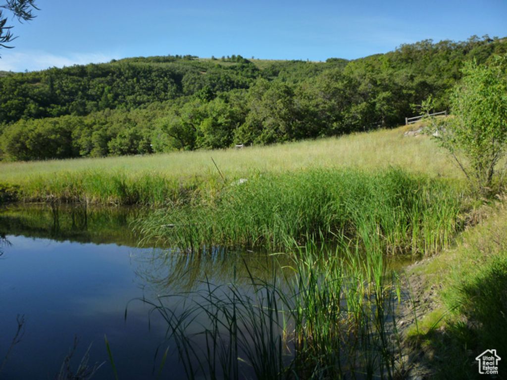 Image 10 of property listing at 5833 E OLD SNOWBASIN RD, Huntsville, UT 84317