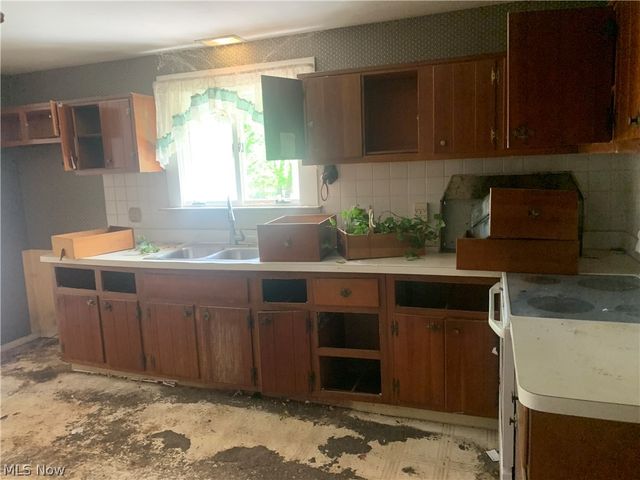 179 Ashwood Drive, Avon Lake, OH 44012