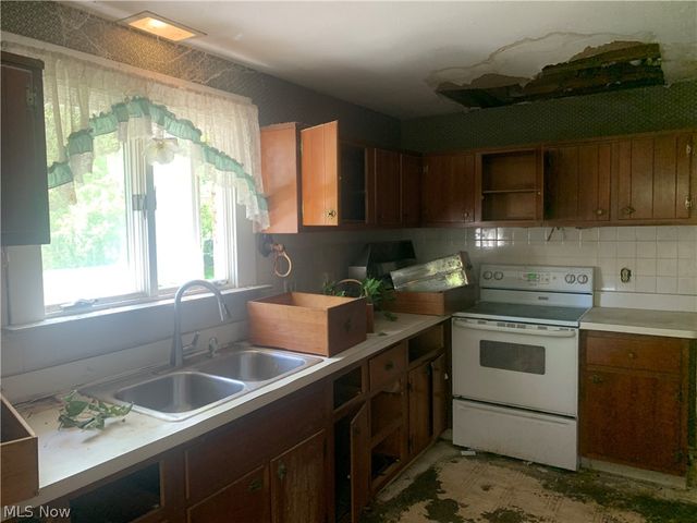179 Ashwood Drive, Avon Lake, OH 44012