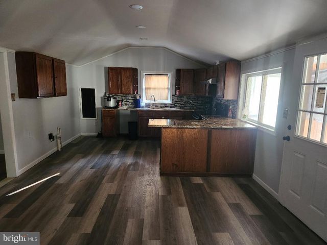 22 MOUNTAIN TOP RD, East Stroudsburg, PA 18302