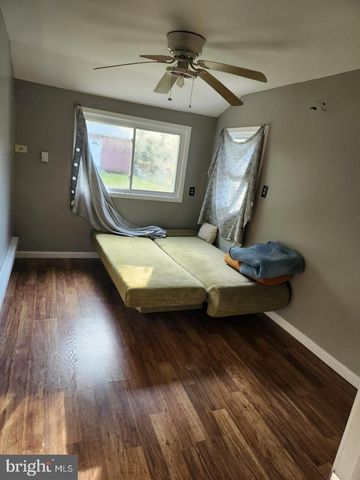 22 MOUNTAIN TOP RD, East Stroudsburg, PA 18302