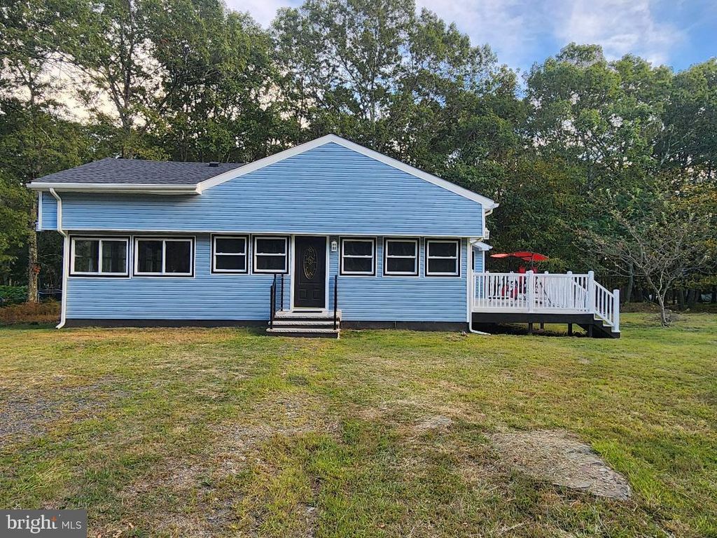 22 MOUNTAIN TOP RD, East Stroudsburg, PA 18302