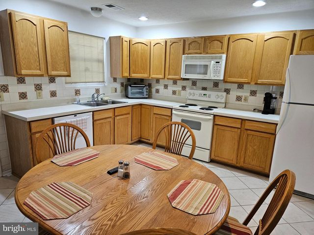 1308 CHESAPEAKE DR, Denton, MD 21629