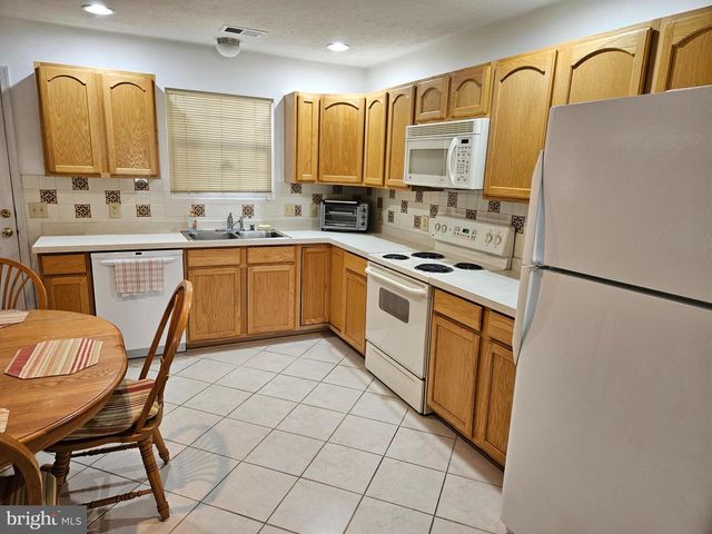 1308 CHESAPEAKE DR, Denton, MD 21629