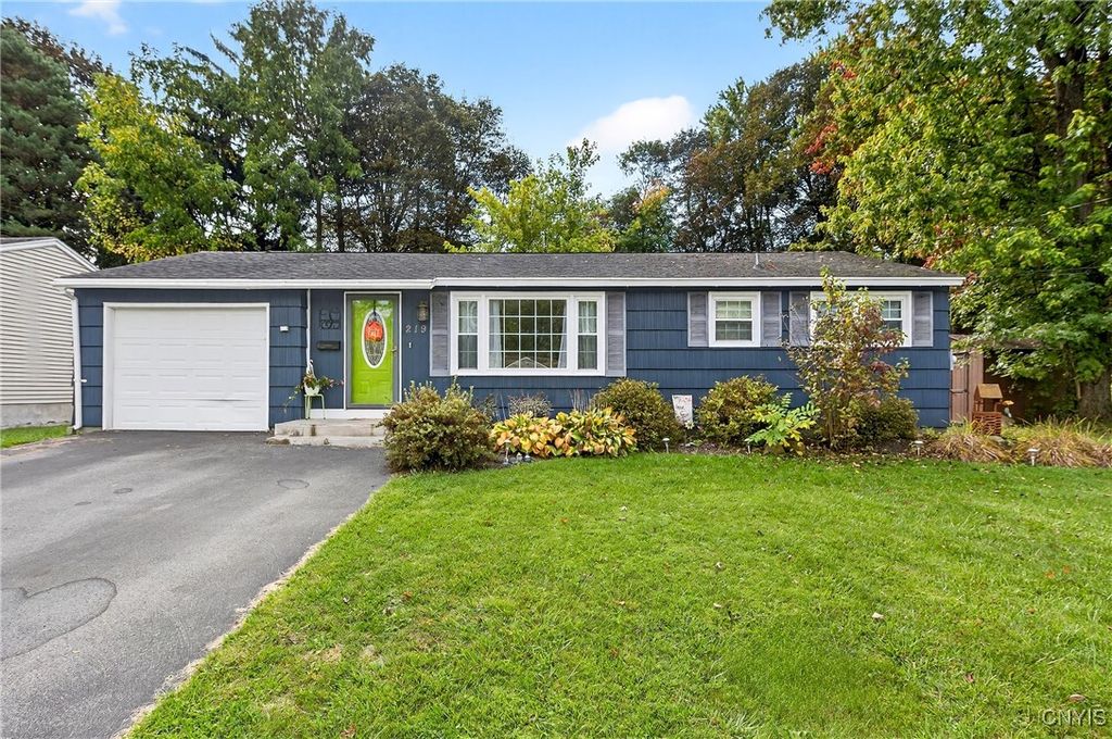 219 Inwood Drive, Camillus, NY 13219