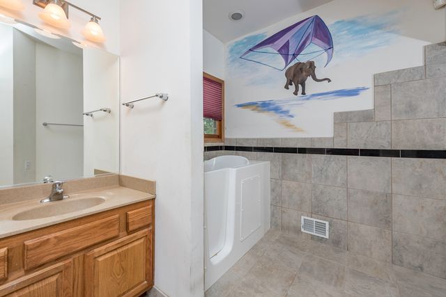3748 Creekside Court, Winthrop Harbor, IL 60096