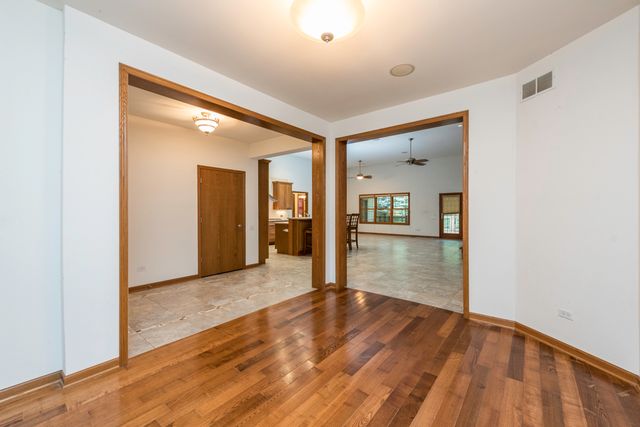 3748 Creekside Court, Winthrop Harbor, IL 60096