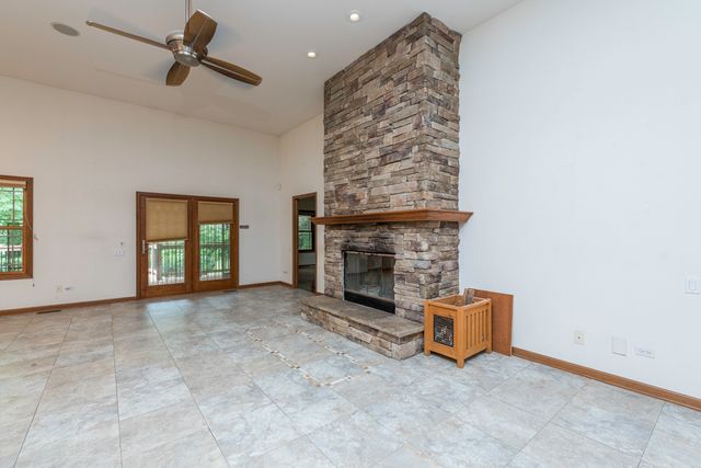 3748 Creekside Court, Winthrop Harbor, IL 60096