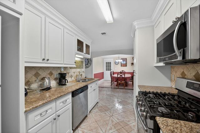 1313 Plymouth Street, Pasadena, TX 77502