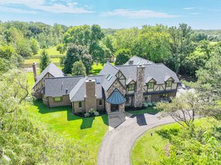 1899 Hilltop Lane, Bannockburn, IL 60015