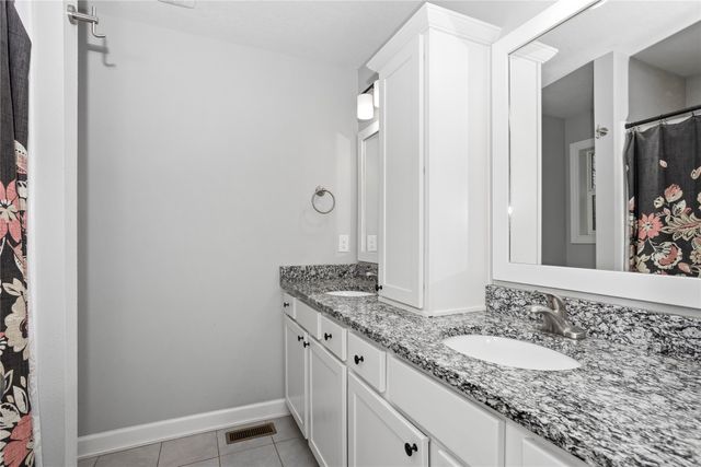 216 Rellim Drive, Norwalk, IA 50211