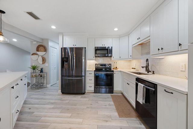 5710 Coach House Circle F, Boca Raton, FL 33486