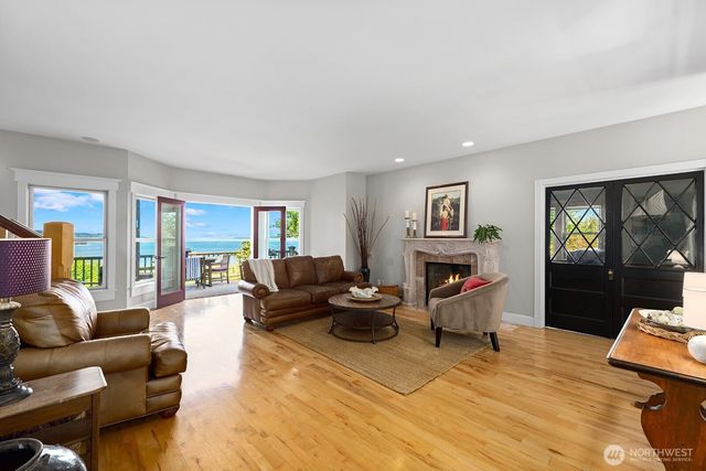 6838 SW Maury Park Road, Vashon, WA 98070