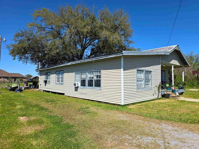 105 E Smith St, Galliano, LA 70354