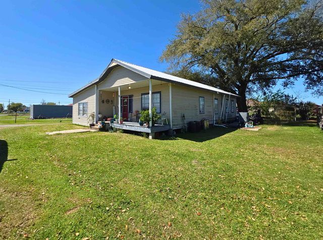 105 E Smith St, Galliano, LA 70354