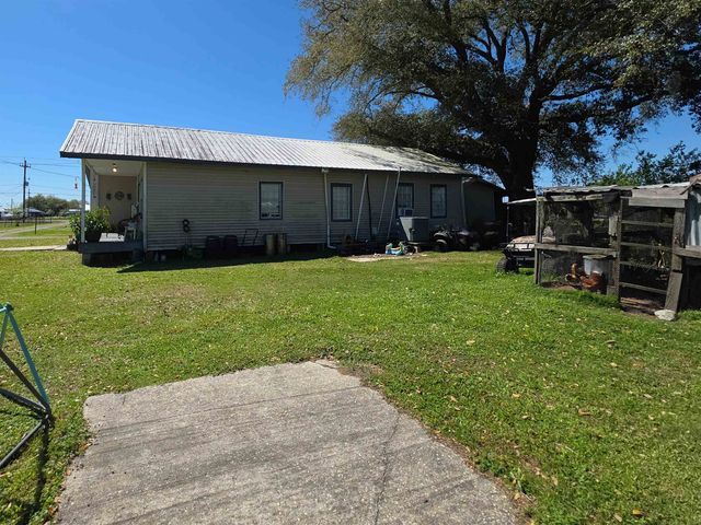 105 E Smith St, Galliano, LA 70354