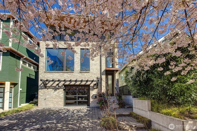 2660 9th Avenue W, Seattle, WA 98119