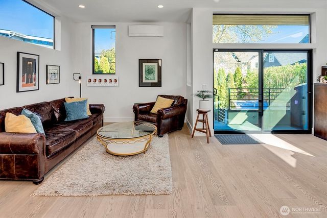 2660 9th Avenue W, Seattle, WA 98119