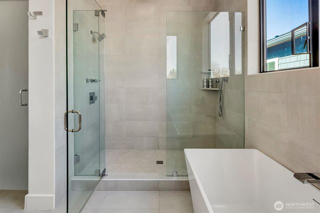 2660 9th Avenue W, Seattle, WA 98119