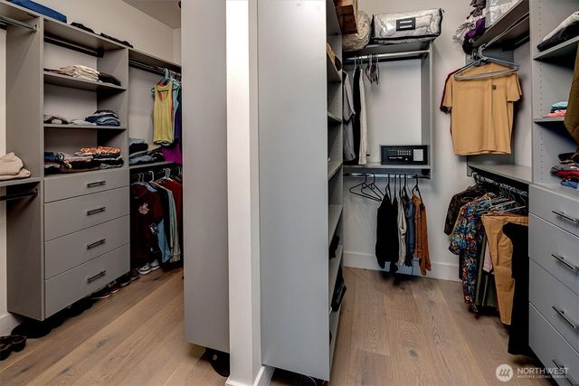 2660 9th Avenue W, Seattle, WA 98119