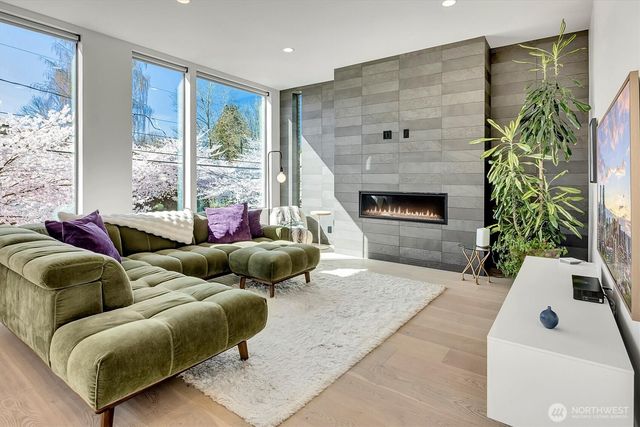 2660 9th Avenue W, Seattle, WA 98119